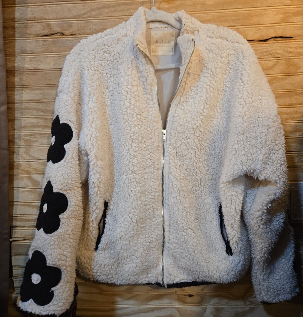 ALTERED STATE Women's Cream Sherpa Zip Jacket with Black Flower Appliqués - Picture 2 of 6